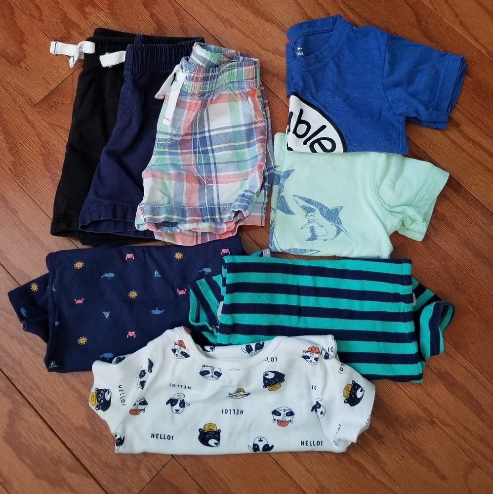 Bundle of 8 toddler boy play clothes 18M